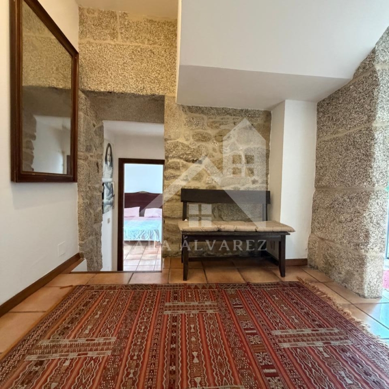 SE VENDE ESPECTACULAR CASA  DE PIEDRA RESTAURADA PRÓXIMA A LA CIUDAD DE PONTEVEDRA EN VIASCÓN- COTOBADE