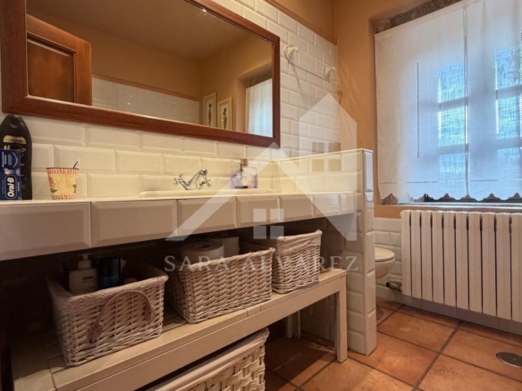 SE VENDE ESPECTACULAR CASA  DE PIEDRA RESTAURADA PRÓXIMA A LA CIUDAD DE PONTEVEDRA EN VIASCÓN- COTOBADE