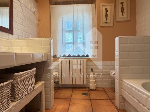 SE VENDE ESPECTACULAR CASA  DE PIEDRA RESTAURADA PRÓXIMA A LA CIUDAD DE PONTEVEDRA EN VIASCÓN- COTOBADE