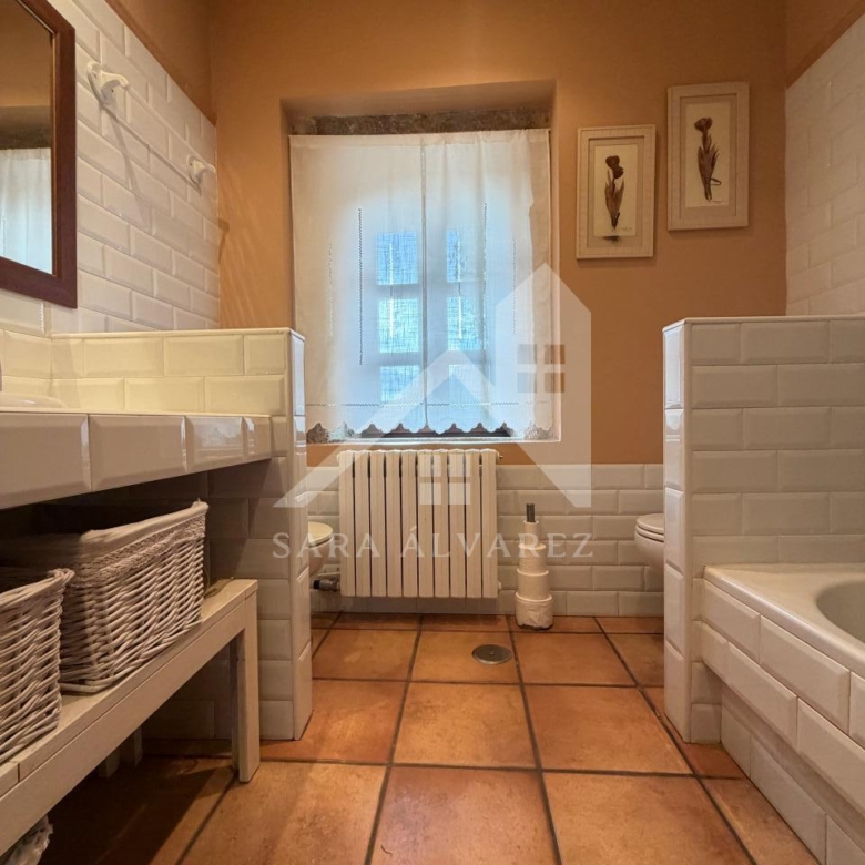 SE VENDE ESPECTACULAR CASA  DE PIEDRA RESTAURADA PRÓXIMA A LA CIUDAD DE PONTEVEDRA EN VIASCÓN- COTOBADE