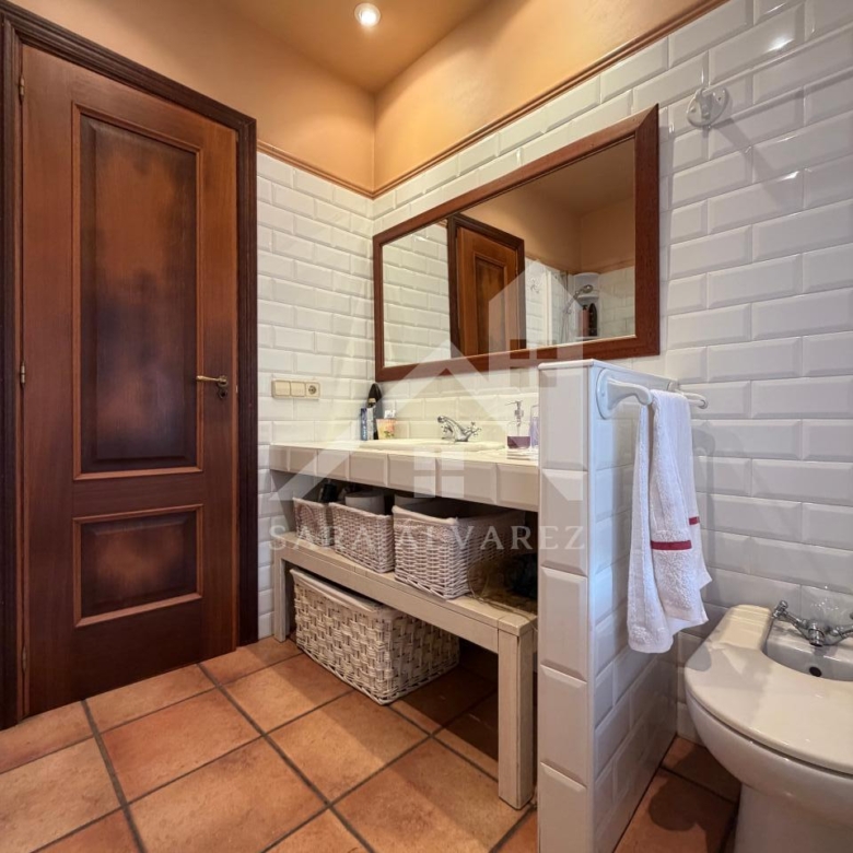 SE VENDE ESPECTACULAR CASA  DE PIEDRA RESTAURADA PRÓXIMA A LA CIUDAD DE PONTEVEDRA EN VIASCÓN- COTOBADE