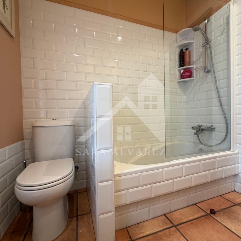 SE VENDE ESPECTACULAR CASA  DE PIEDRA RESTAURADA PRÓXIMA A LA CIUDAD DE PONTEVEDRA EN VIASCÓN- COTOBADE