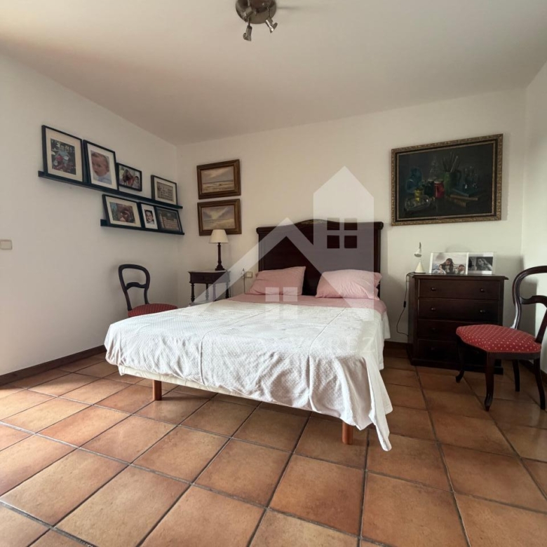 SE VENDE ESPECTACULAR CASA  DE PIEDRA RESTAURADA PRÓXIMA A LA CIUDAD DE PONTEVEDRA EN VIASCÓN- COTOBADE