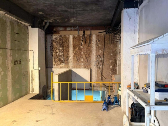 Oportunidad Única: Amplio Local Comercial de 312 m² en Bruto