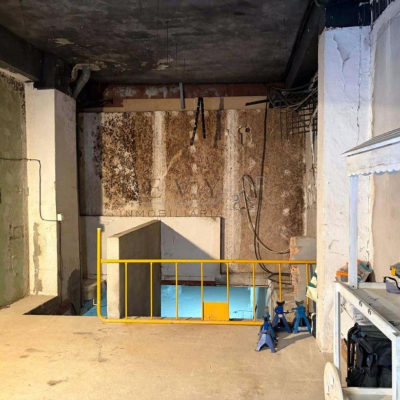 Oportunidad Única: Amplio Local Comercial de 312 m² en Bruto