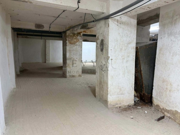 Oportunidad Única: Amplio Local Comercial de 312 m² en Bruto