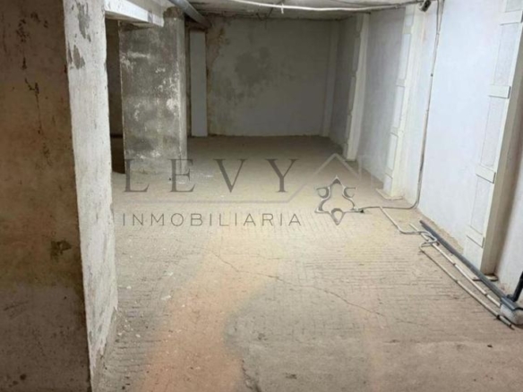 Oportunidad Única: Amplio Local Comercial de 312 m² en Bruto