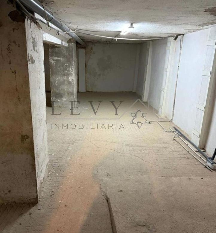 Oportunidad Única: Amplio Local Comercial de 312 m² en Bruto