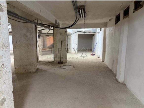 Oportunidad Única: Amplio Local Comercial de 312 m² en Bruto