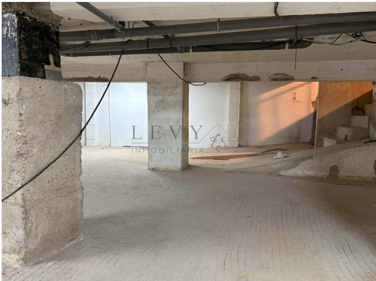 178523186376800029562_178522935942 Oportunidad Única: Amplio Local Comercial de 312 m² en Bruto
