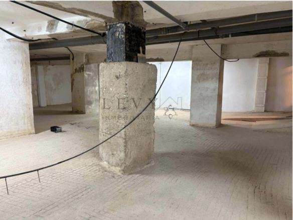 Oportunidad Única: Amplio Local Comercial de 312 m² en Bruto