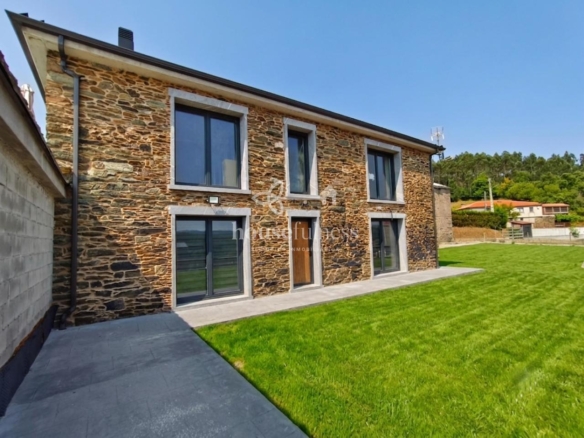 Exclusiva propiedad con finca de 5.840 m², dos viviendas y excelentes vistas en Cerdido (A Coruña)