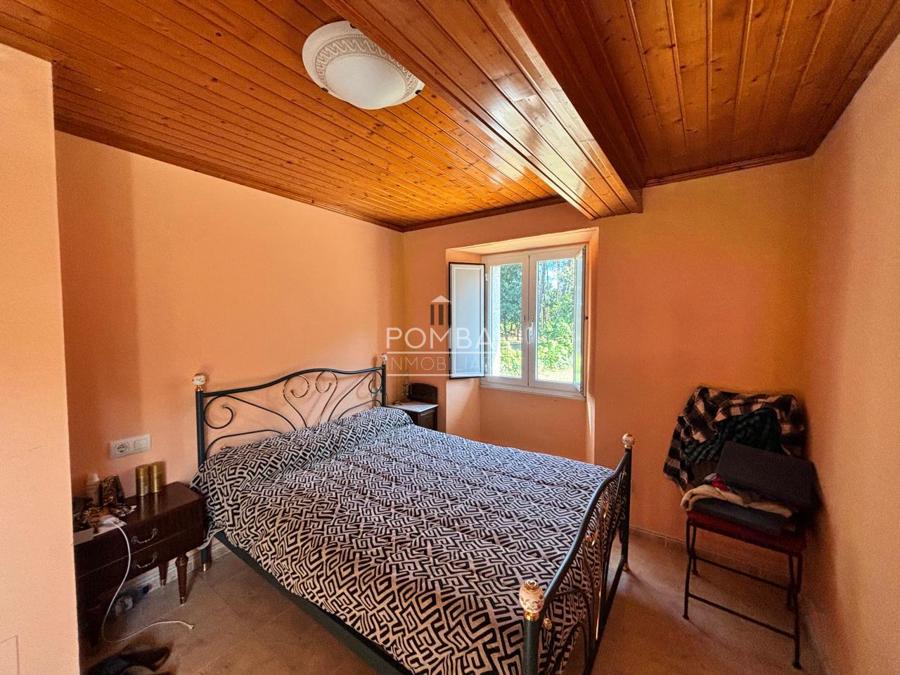 Chalet independiente con Solar que  combina tranquilidad, espacio y comodidad en un entorno natural , a tan solo 15 min. del Aeropuerto  Rosalia de Castro.