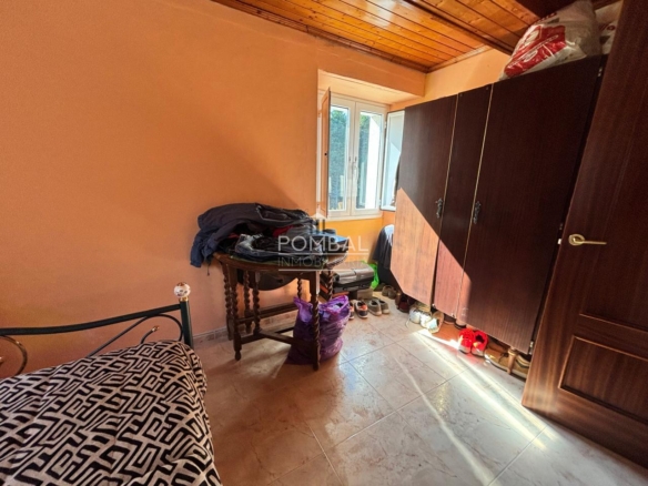 Chalet independiente con Solar que  combina tranquilidad, espacio y comodidad en un entorno natural , a tan solo 15 min. del Aeropuerto  Rosalia de Castro.
