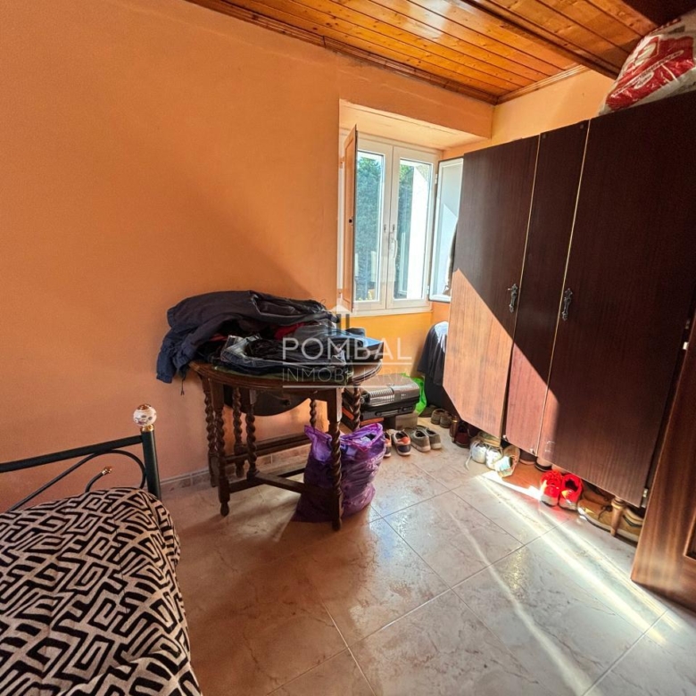 Chalet independiente con Solar que  combina tranquilidad, espacio y comodidad en un entorno natural , a tan solo 15 min. del Aeropuerto  Rosalia de Castro.