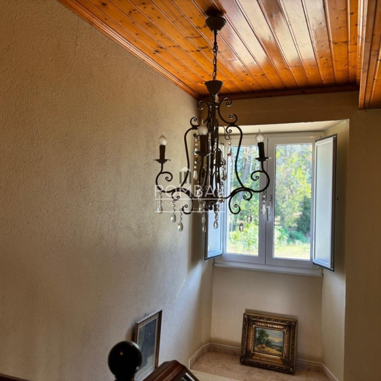 Chalet independiente con Solar que  combina tranquilidad, espacio y comodidad en un entorno natural , a tan solo 15 min. del Aeropuerto  Rosalia de Castro.