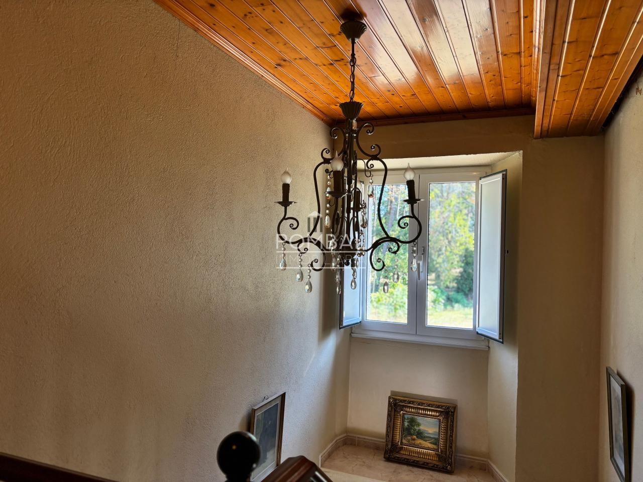 Chalet independiente con Solar que  combina tranquilidad, espacio y comodidad en un entorno natural , a tan solo 15 min. del Aeropuerto  Rosalia de Castro.
