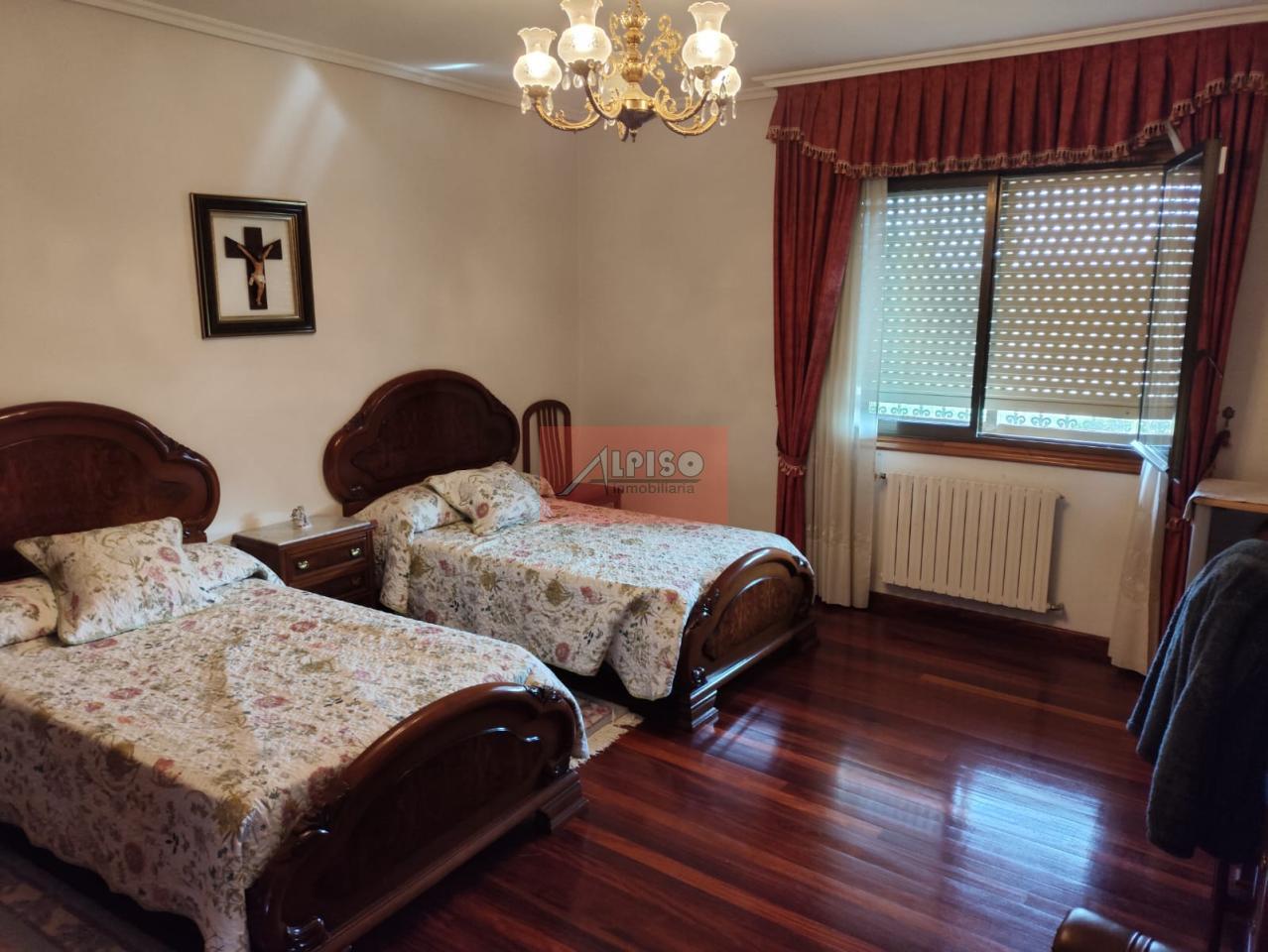 178577025645400045557_177685068585 Chalet en Vilamarín