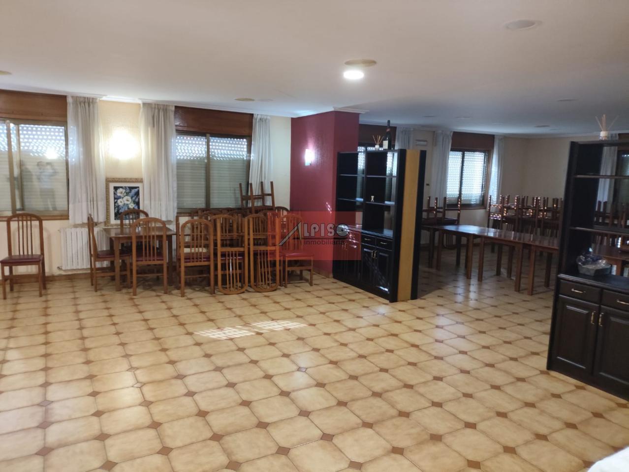178577026658100045557_177685070380 Chalet en Vilamarín