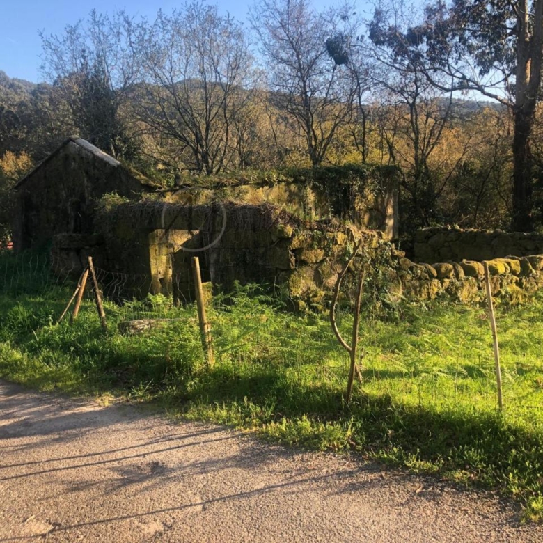 Parcela edificable de 3.200 m² en Gondomar