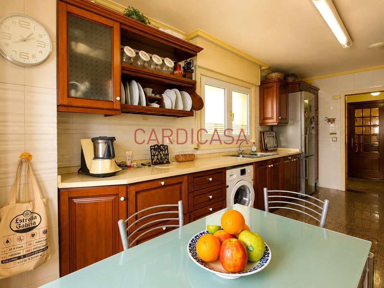 178592152511100172673_178549652822 Gran vivienda familiar en Vía Norte con garaje, bodega y bonitas vistas al mar.