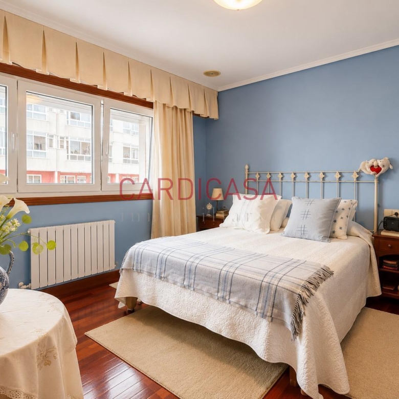 Gran vivienda familiar en Vía Norte con garaje, bodega y bonitas vistas al mar.