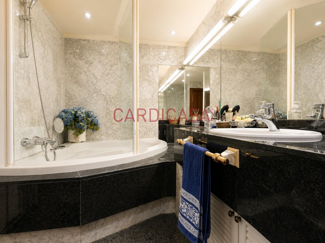 178592153189200172673_178549653428 Gran vivienda familiar en Vía Norte con garaje, bodega y bonitas vistas al mar.