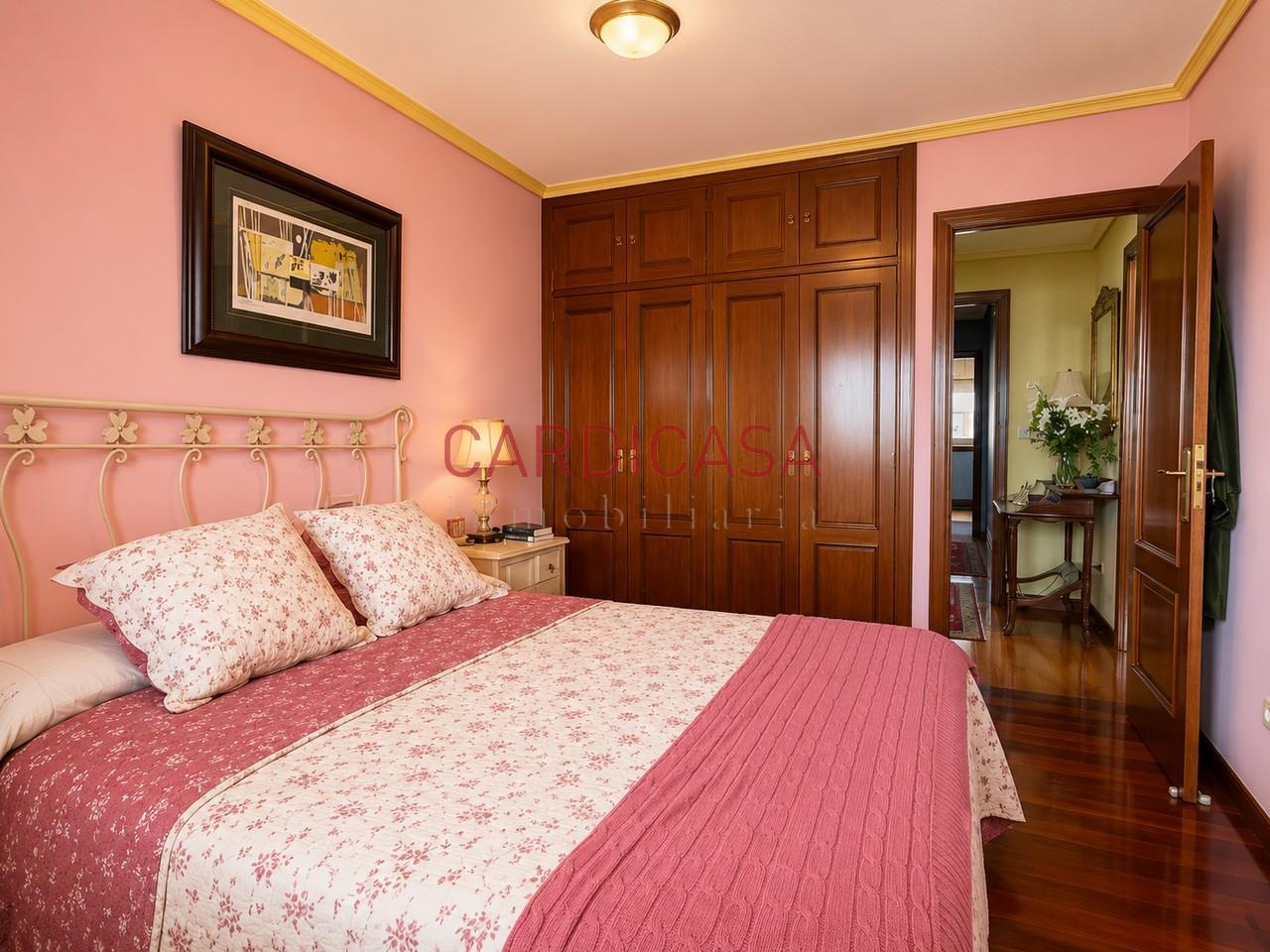 178592153372300172673_178549653541 Gran vivienda familiar en Vía Norte con garaje, bodega y bonitas vistas al mar.