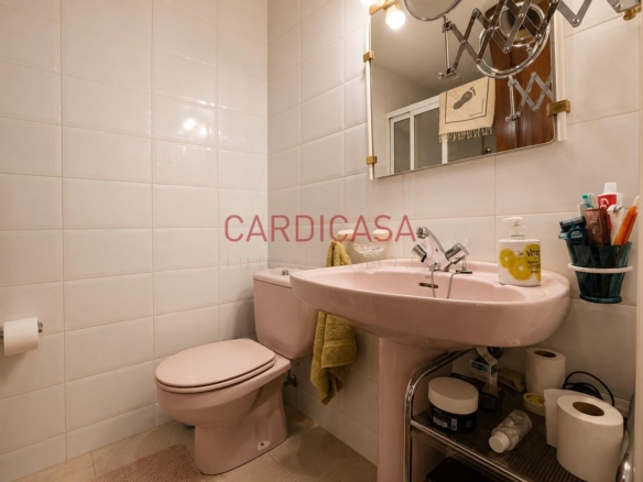 Gran vivienda familiar en Vía Norte con garaje, bodega y bonitas vistas al mar.