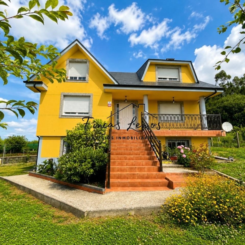 Casa / Chalet independiente en venta en Zas (A Coruña) – Lista para entrar a vivir, con finca y garaje