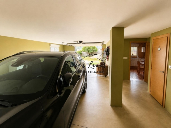 Casa / Chalet independiente en venta en Zas (A Coruña) – Lista para entrar a vivir, con finca y garaje