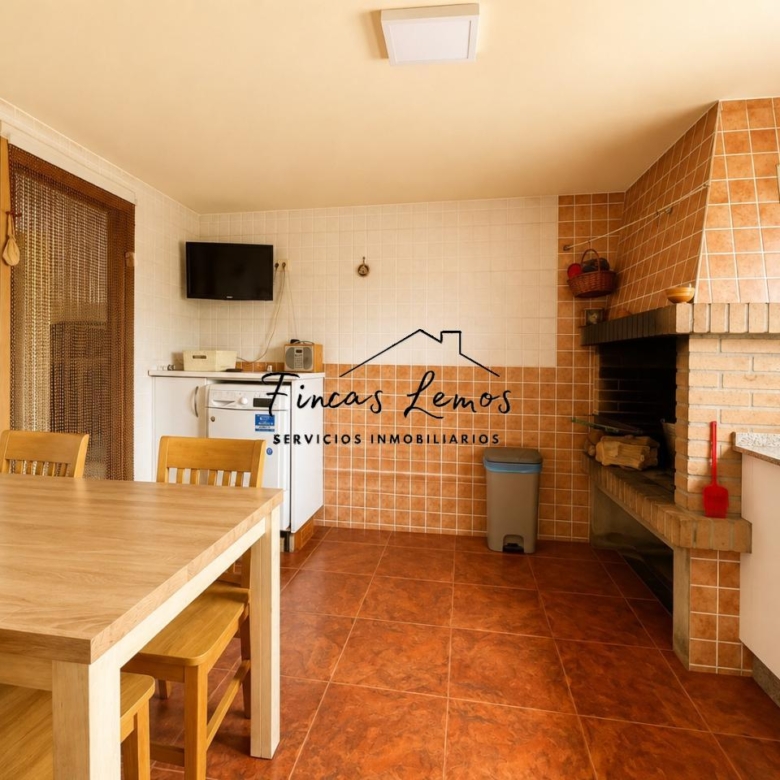 Casa / Chalet independiente en venta en Zas (A Coruña) – Lista para entrar a vivir, con finca y garaje