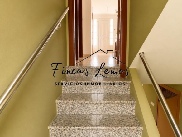 Casa / Chalet independiente en venta en Zas (A Coruña) – Lista para entrar a vivir, con finca y garaje