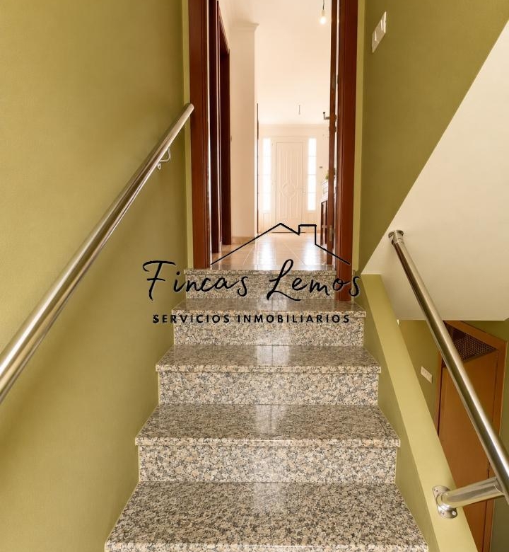 Casa / Chalet independiente en venta en Zas (A Coruña) – Lista para entrar a vivir, con finca y garaje