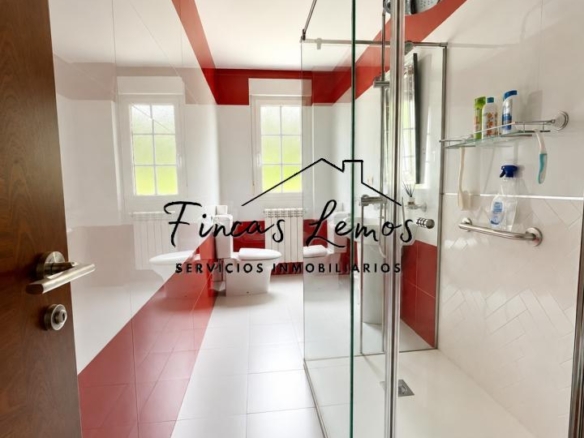 Casa / Chalet independiente en venta en Zas (A Coruña) – Lista para entrar a vivir, con finca y garaje