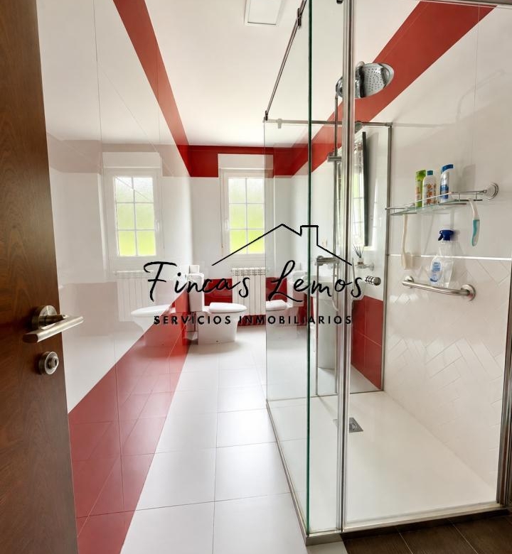 Casa / Chalet independiente en venta en Zas (A Coruña) – Lista para entrar a vivir, con finca y garaje