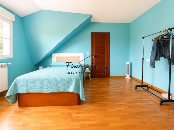 Casa / Chalet independiente en venta en Zas (A Coruña) – Lista para entrar a vivir, con finca y garaje