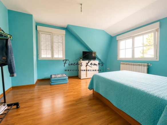 Casa / Chalet independiente en venta en Zas (A Coruña) – Lista para entrar a vivir, con finca y garaje