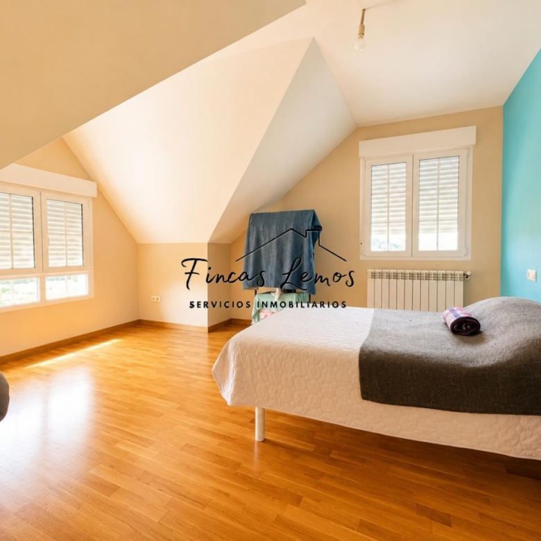Casa / Chalet independiente en venta en Zas (A Coruña) – Lista para entrar a vivir, con finca y garaje