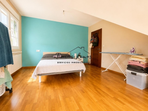 Casa / Chalet independiente en venta en Zas (A Coruña) – Lista para entrar a vivir, con finca y garaje