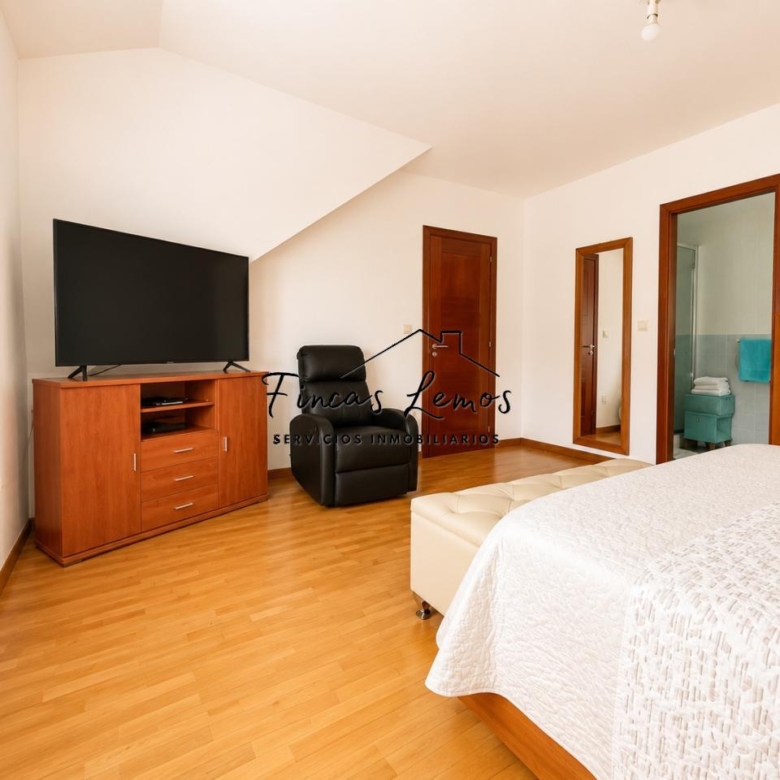 Casa / Chalet independiente en venta en Zas (A Coruña) – Lista para entrar a vivir, con finca y garaje