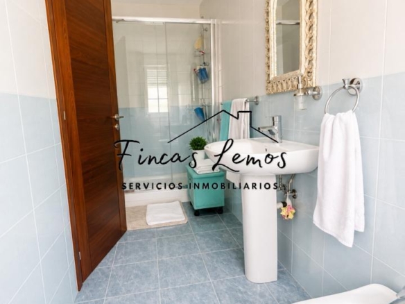 Casa / Chalet independiente en venta en Zas (A Coruña) – Lista para entrar a vivir, con finca y garaje