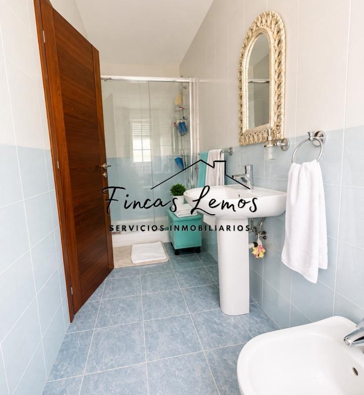 Casa / Chalet independiente en venta en Zas (A Coruña) – Lista para entrar a vivir, con finca y garaje