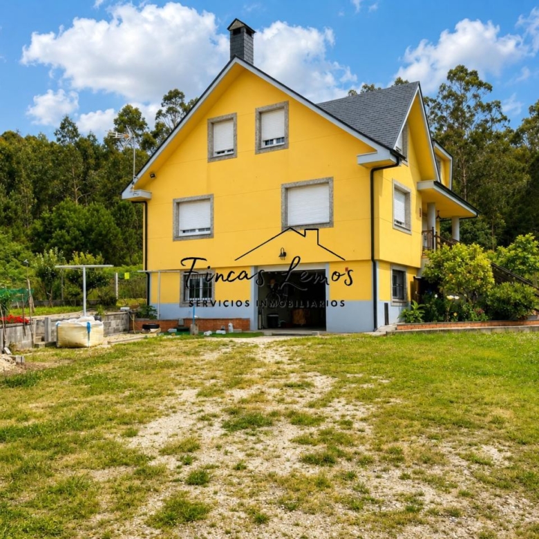 Casa / Chalet independiente en venta en Zas (A Coruña) – Lista para entrar a vivir, con finca y garaje