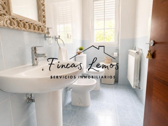 Casa / Chalet independiente en venta en Zas (A Coruña) – Lista para entrar a vivir, con finca y garaje