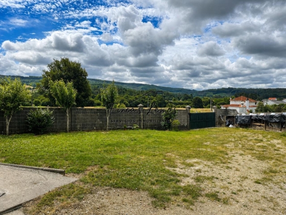 Casa / Chalet independiente en venta en Zas (A Coruña) – Lista para entrar a vivir, con finca y garaje