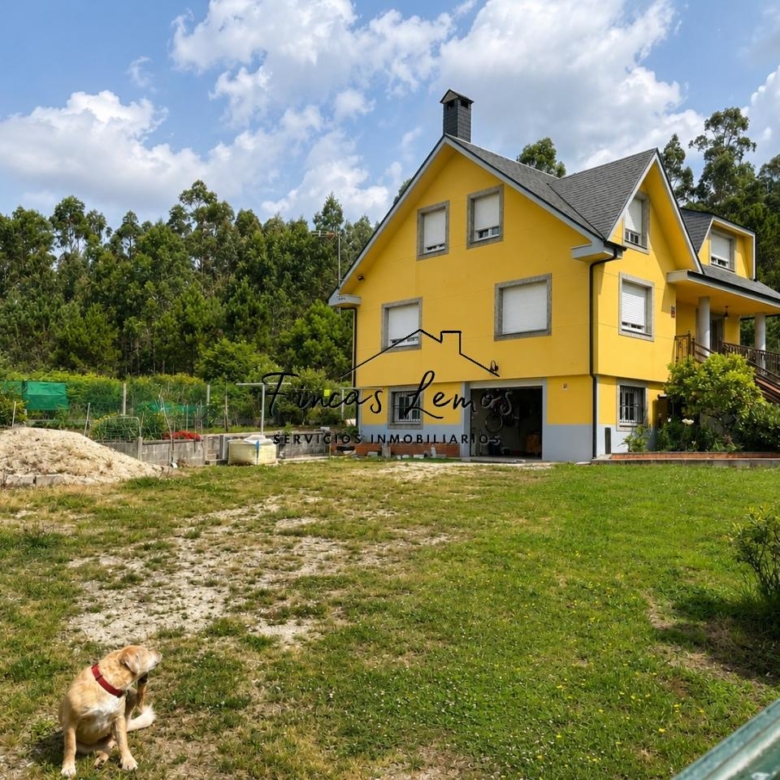 Casa / Chalet independiente en venta en Zas (A Coruña) – Lista para entrar a vivir, con finca y garaje