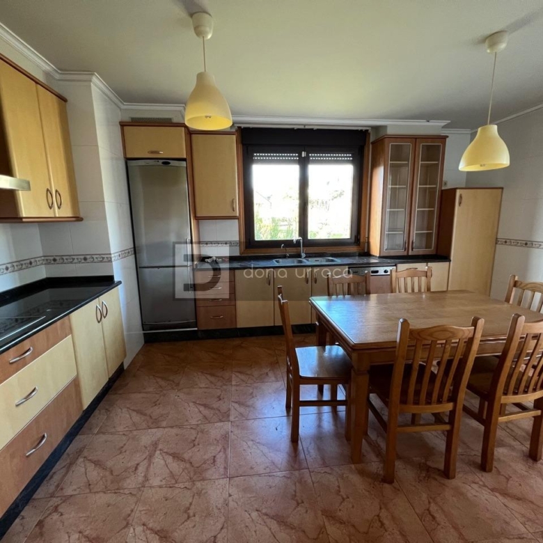 CASA EN ALQUILER EN TOMIÑO CON 900 M² DE PARCELA | 800 €/MES