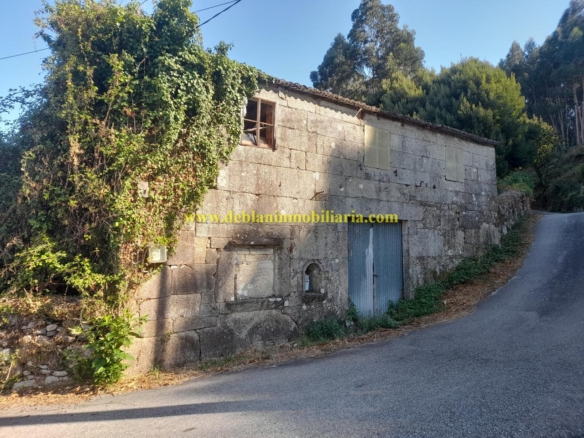 CASONA DE PIEDRA PARA REHABILITAR CON FINCA DE 3730m2