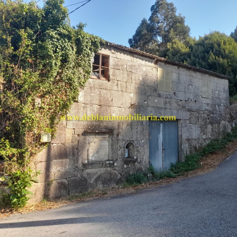 CASONA DE PIEDRA PARA REHABILITAR CON FINCA DE 3730m2